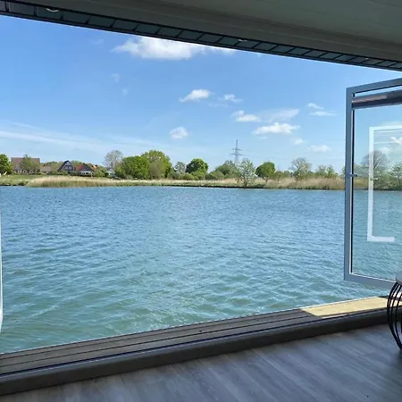 Hausboot Optimo Mit Hund Botel